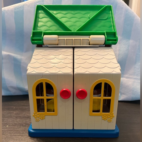 COPY - Vintage 80’s Little Tikes house with 5 little people - Picture 2 of 15